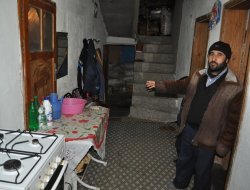 Kaya Ailesi, Yıkık Evlerinin Yapılması için Yardım Bekliyor