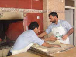 Çermik'deki fırıncılar karın tokluğuna çalışıyorlar