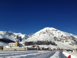 Alp Dağları beyaza büründü