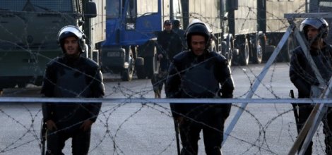 Mursi'nin avukatlarına saldırı!