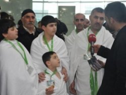 Umre Yolcuları Dualarla Uğurlandı