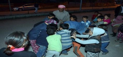 Bir Parça Ekmek İçin Birbirlerini Eziyorlar