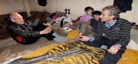 Humus'ta insanlar açlıktan aklını kaybediyor