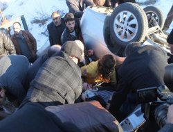 Otomobil su kanalına devrildi: 4 Yaralı