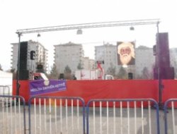 Öcalan Posteri Kaldırıldı