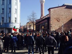 Bulgar ırkçılar camiye saldırdı