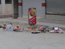 Kepenkler Kapattırıldı, Belediye Çöpleri Toplamadı