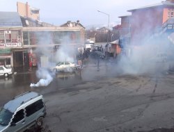 Tatvan'da Polis ile PKK Yandaşları Çatıştı