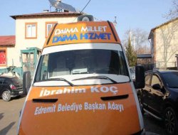 AK Partili adayın aracına taşlı saldırı