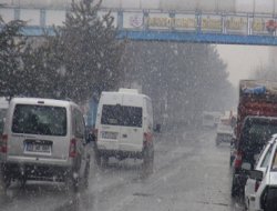 Tatvan yeniden beyaza büründü