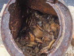 Köpek Gezdirirken Hazine Buldular