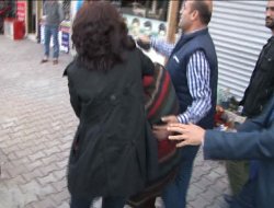 Bakanı protesto eden öğrenci gözaltına alındı