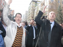 28 Şubat kınamasına ilginç protesto