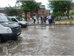 Batman'da Sağanak Yağış Hayatı Felç Etti