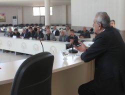 Türk,"40 yıldır siyasetin içindeyim ama belediyeciliği bilmem"