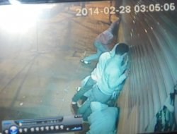 Market hırsızları kameraya yakalandı