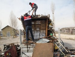 Hurdaların içinde 184 bin paket kaçak sigara çıktı