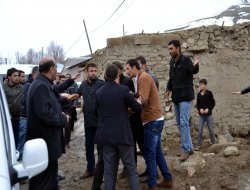 Van'da Ak Parti'ye taşlı saldırı