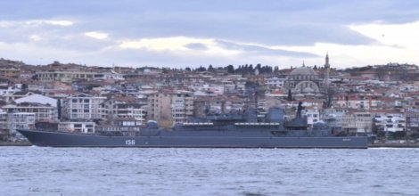 Rus savaş gemileri İstanbul Boğazı'ndan geçti