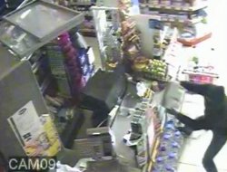 Eğlenmek için market soyup araç çaldılar