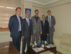 ABD Konsolosu CHP'yi ziyaret etti