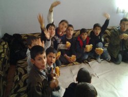 Umut-Der den öğrencilerine döner ziyafeti