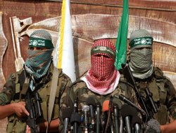 "Fetih Hükümeti düşmanla rol alış verişinde ısrarlı"