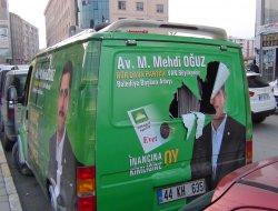 HÜDA PAR seçim aracına taşlı saldırı