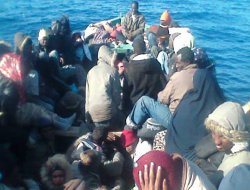 Göçmenlerin gemisi alabora oldu: 40 ölü