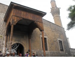 Alaeddin Keykubat Camii'nde Korkutan Çatlaklar