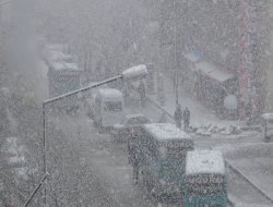 ''Mart kapıdan baktırır, kazma kürek yaktırır''