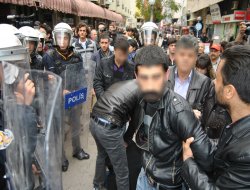 Başbakanı protesto eden şahıslar gözaltına alındı