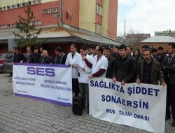 Muş'ta sağlıkçılar sağlık sorunlarını dile getirdi