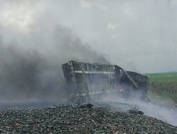 Mardin-Nusaybin yolunda parfüm yüklü TIR yol ortasında alev aldı