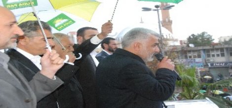 Zekeriya Yapıcıoğlu: "Kimlik siyaseti hizmete engel değil"