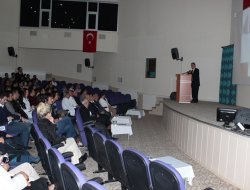 Necmettin Erbakan Üniversitesinde "Kişilikleri Tanıma ve Geçinmeyi Kolaylaştırma" konferansı