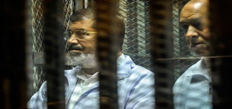 Mursi ailesi ve avukatlarıyla görüştürülmüyor