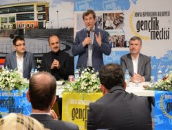 Davutoğlu Konya'da gençlerle bir araya geldi