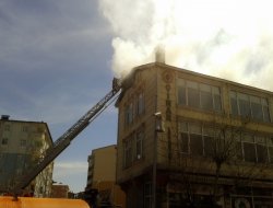 Lokantanın çatı katında yangın çıktı