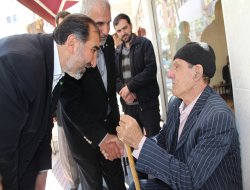 Sur İlçe esnafı HÜDA PAR'ı bağrına bastı