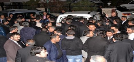 Bitlis'te AKP milletvekiline taşlı sopalı saldırı