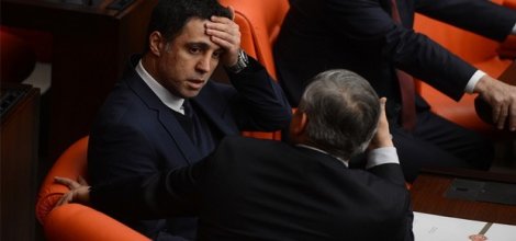 Hakan Şükür'den 'cemaat operasyonu'na tepki