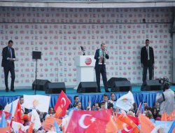 Başbakan Diyarbakır'da Paralel yapıya ve BDP'ye yüklendi