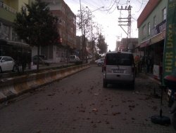 Çınar'da ani gelen fırtına tozu dumana kattı