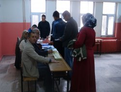 Diyarbakır'da oy verme işlemi başladı