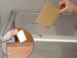 Vekiller mesajlarla seçim yasağını deldi