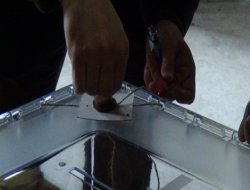 Seçim mührü çalındı