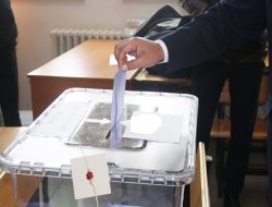 "Silvan'da sandık görevlileri seçime hile karıştırıyor" iddiası