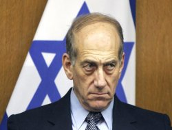 Eski İsrail Başbakanı Ehud Olmert rüşvetten suçlu bulundu