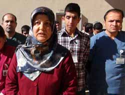 Batman'da Ağız ve Diş Sağlığı Merkezi'nde işten çıkarılan işçiler basın açıklaması yaptı